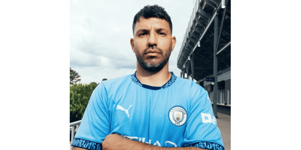 Fotka dresu Aguera z nové sezóny Manchester City Fotka dresu Aguera z nové sezóny Manchester City
