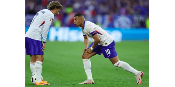 Francie vyhrála první zápas! Mbappe utrpěl zranění! Francie vyhrála první zápas! Mbappe utrpěl zranění!
