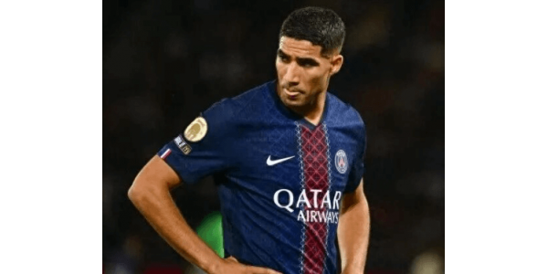 Achraf Hakimi získává cenu Africký fotbalista roku