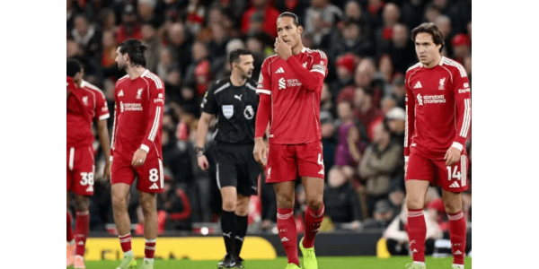 Liverpool utrpěl ponižující domácí porážku a dosáhl dna