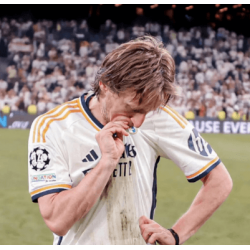 40letý Modrić se loučí s AC Milán, po mistrovství světa zvažuje odchod do důchodu