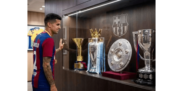 Barcelona si brzy zajistila titul! Cancelo se zapsal do fotbalové historie