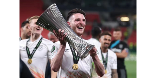 Arsenal a Man City bojují o záložníka West Hamu Rice Arsenal a Man City bojují o záložníka West Hamu Rice
