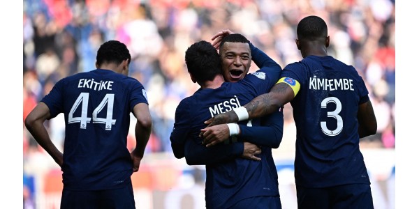 Paris Saint-Germain 4:3 Lille, Messi přispěl z přímého kopu podle tradice, ale míče se dotkl pouze 42krát, proč?