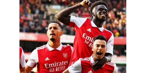 Arsenal se vrátil do čela žebříčku Premier League, skóroval za minutu, 3:2 porazil Liverpool