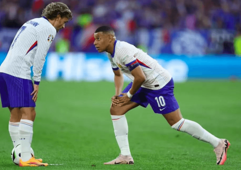 Francie vyhrála první zápas! Mbappe utrpěl zranění!