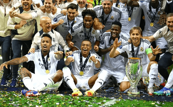 Real Madrid vyhrává evropský Superpohár a tvoří historii