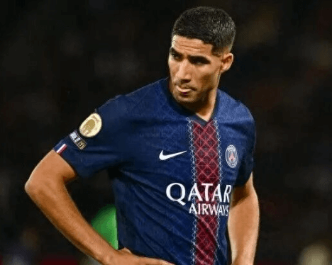 Achraf Hakimi získává cenu Africký fotbalista roku