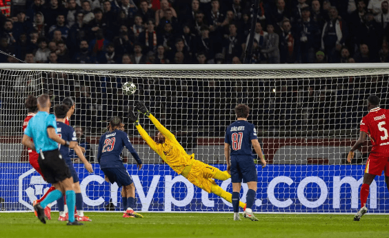 Liverpool porazil Paris Saint-Germain, Alissonova záchrana byla klíčem k vítězství