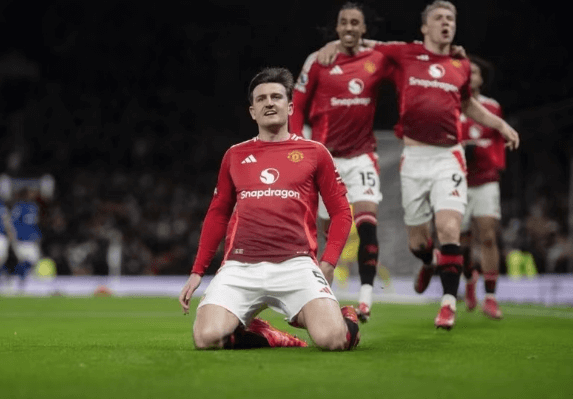 Manchester United porazil Ipswich 3:2 a s obtížemi vybojoval tři body