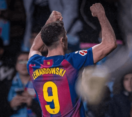 Zvěsti o tom, že Harry Kane nahradí Lewandowského, byly oficiálně vyvráceny