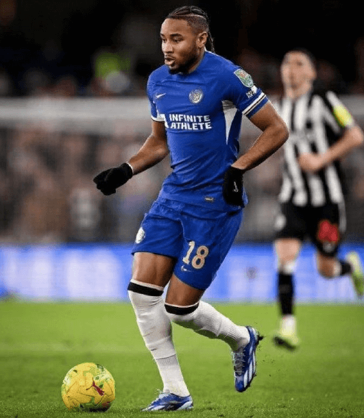 Nkunku se vrací po zranění a absolvuje svůj oficiální debut
