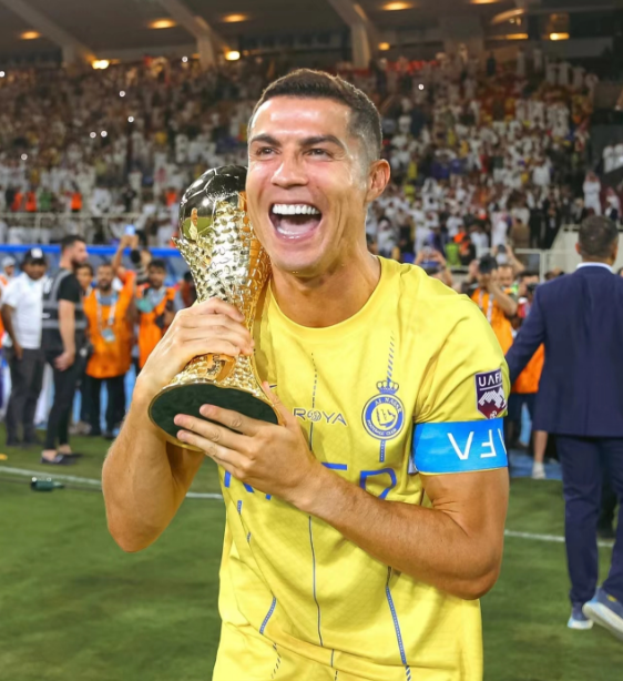 Ronaldo vyhrál svou první mistrovskou trofej po vstupu do Saúdské ligy